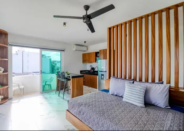 30 Off, 2 Level Apartment, Jacuzzi & Rooftop Pool *