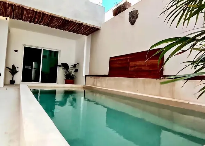 30 Off, 2 Level Apartment, Jacuzzi & Rooftop Pool *