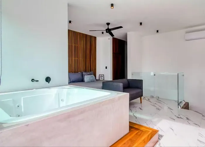 30 Off, 2 Level Apartment, Jacuzzi & Rooftop Pool Apartamento